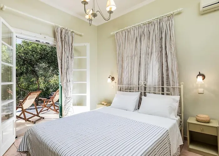 Villa Anthoussa 4Beds Family Apartment